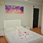Melody Bed & Breakfast 2*