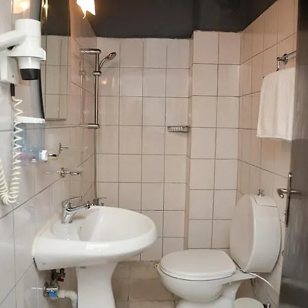 לינה וארוחת בוקר Melody 2*